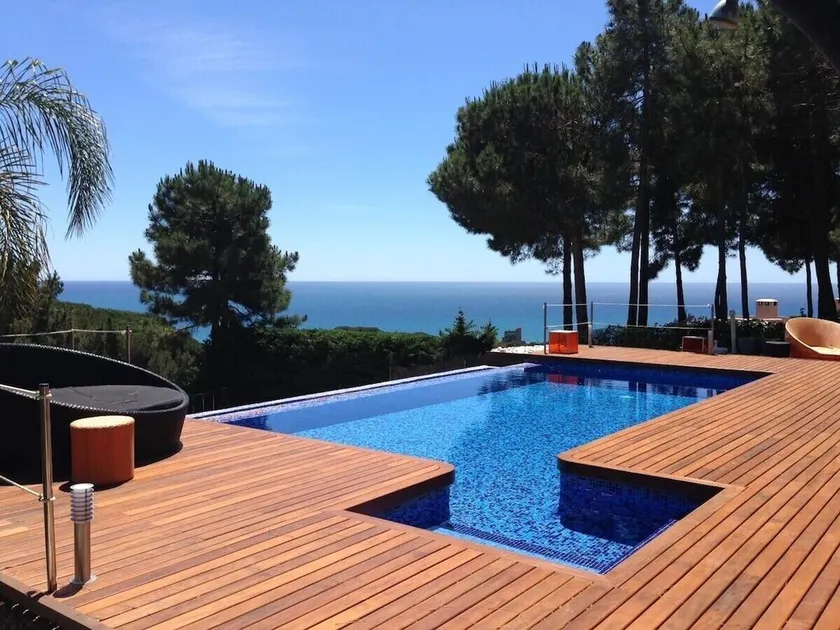 Modern Villa with Ocean views, Infinity Pool, Garden & Wi-Fi - Image 1