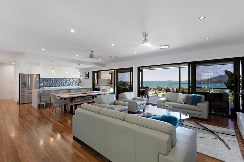 Luxury 5 bedroom home with private pool and spectacular ocean views - Image 1