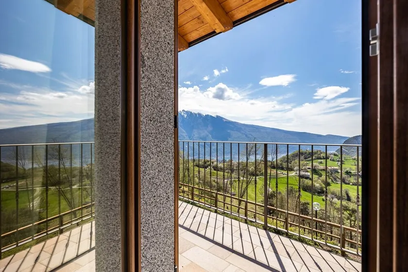 Apartamento Bocca Nevese Pino con vistas al lago, jardín y Wi-Fi - Image 1