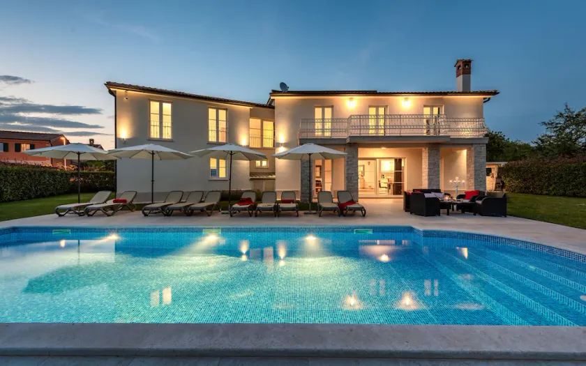 Fantastic villa for up to 12 people close to the sea 6 bedrooms - Image 1