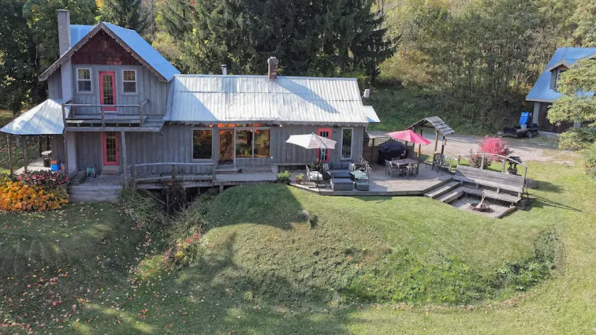 The Sheds: Victorian Farmhouse 8BR Ski-In Ski-Out Chalet - Mansfield Ski club - Image 1