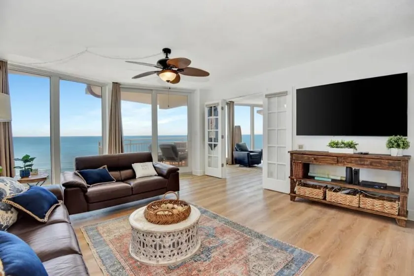 Penthouse Oceanfront Luxury condo,  French doors, big views, sunrise and sunset - Image 1