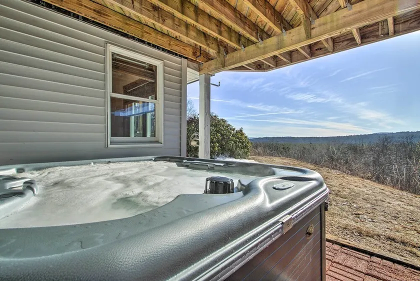 Condo with Hot Tub 5 Mi To Cranmore Mountain - Image 1
