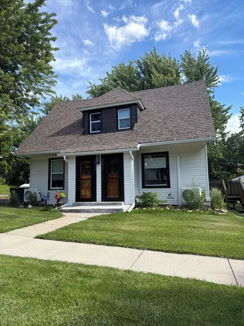 Historic downtown flat - Image 1