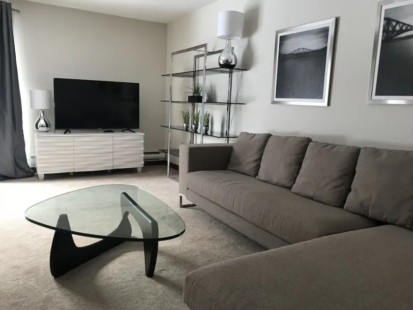 Fully Renovated 2 Bed, 1 Bath Apartment near 8th Street - Image 1