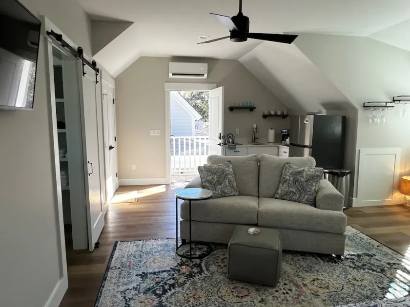 Carriage House within 5 minute walk of Old Town Bluffton - Image 1