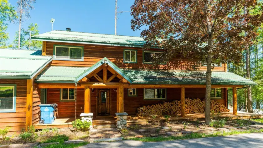 Lakefront Cabin on Blanchard Lake- 5 minutes to Downtown Whitefish - Image 1