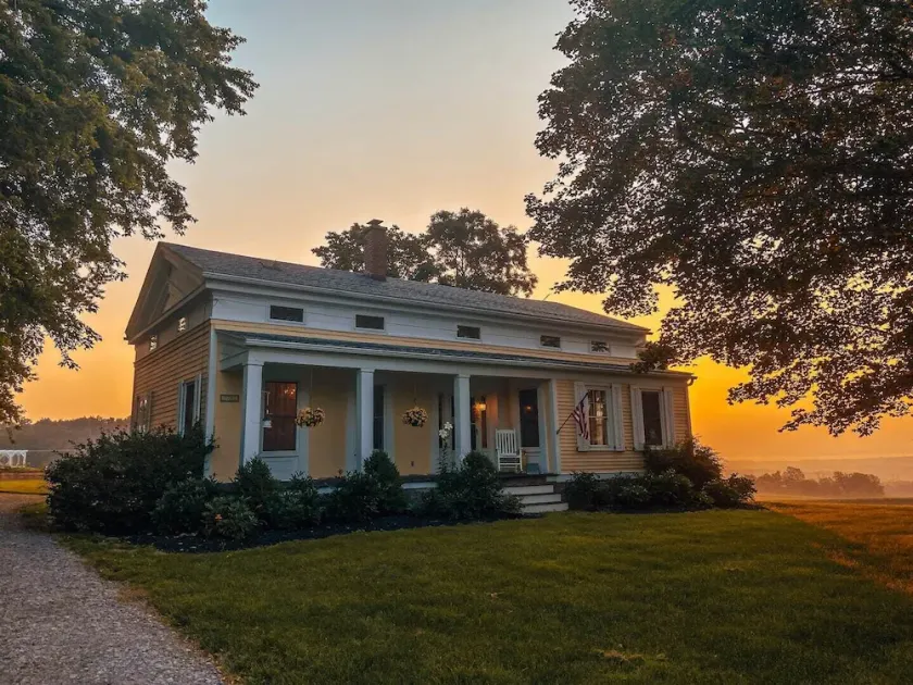 The ultimate cottagecore experience in a serene country setting overlooking USA's #1 State Park - Image 1
