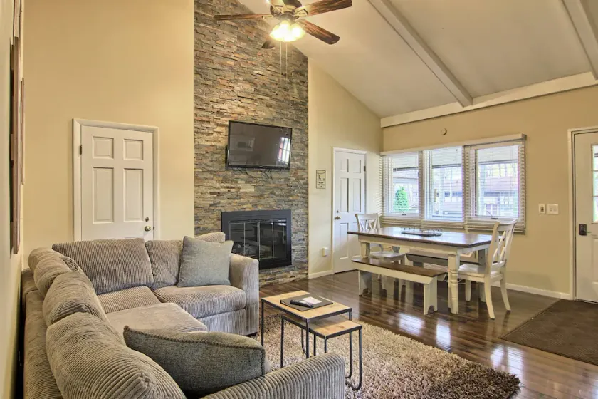 Nyrenoveret 4BR 4BA Kæledyrsvenlig, bedste gå-placering ved Boyne Mountain - Image 1