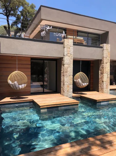 ARCHITECT-DESIGNED VILLA - Image 1