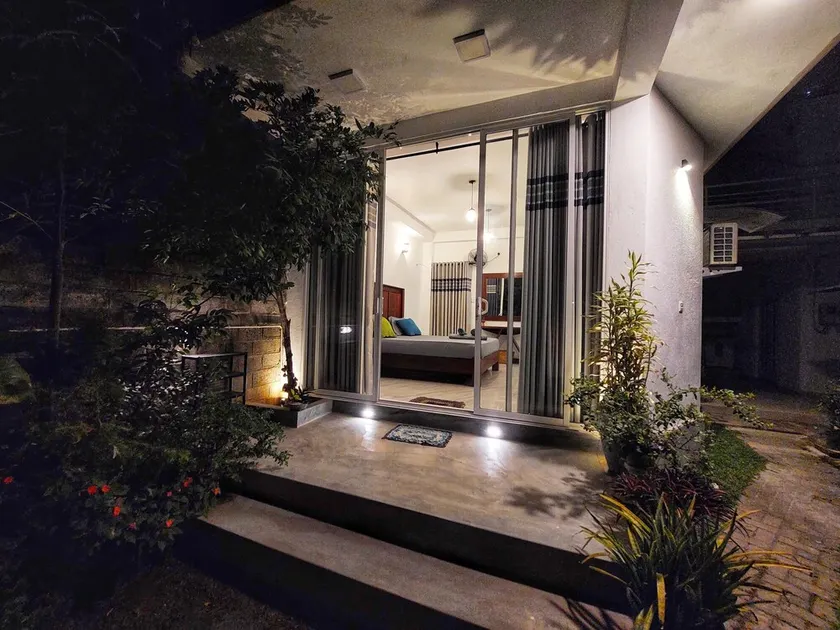 Chen Villa - Deluxe double room near to Airport and Negombo. - Image 1