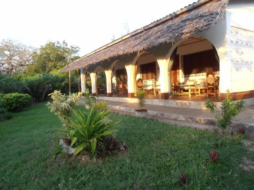 Experience a unique and sustainable vacation in Africa. Be environmently aware book our Eco-Friendly Villa - Image 1