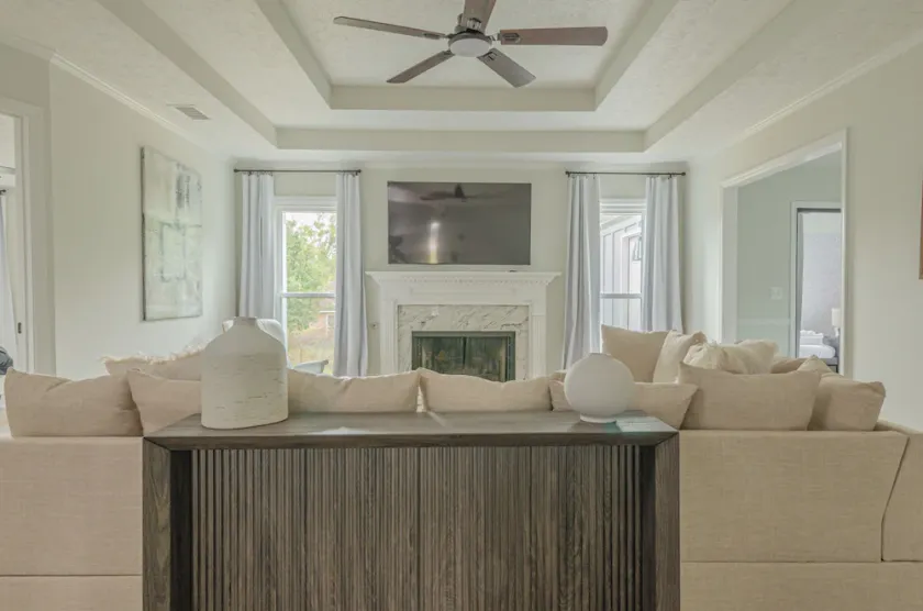 6-Bed Artistic Home with Game room - Image 1