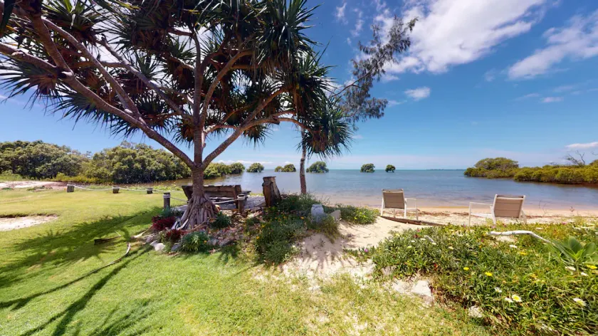 Palazzo on the Beach - Beachmere - Image 1