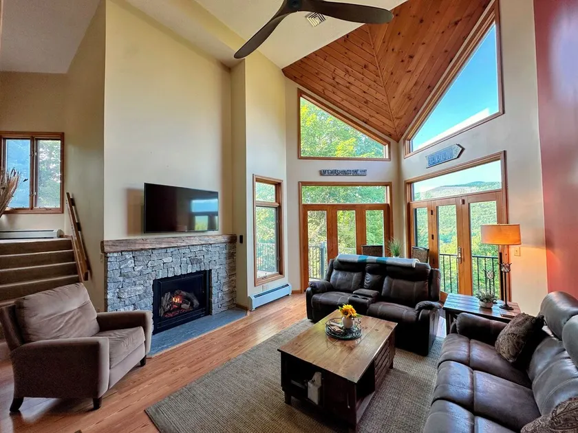 C4 Beautiful, homey slopeside townhouse for your family getaway in the heart of the White Mountains! - Image 1