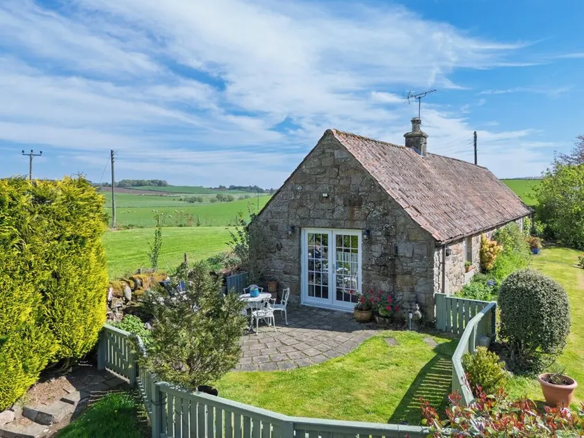 Beautiful, detatched 300 year old, fully renovated cottage with country views - Image 1