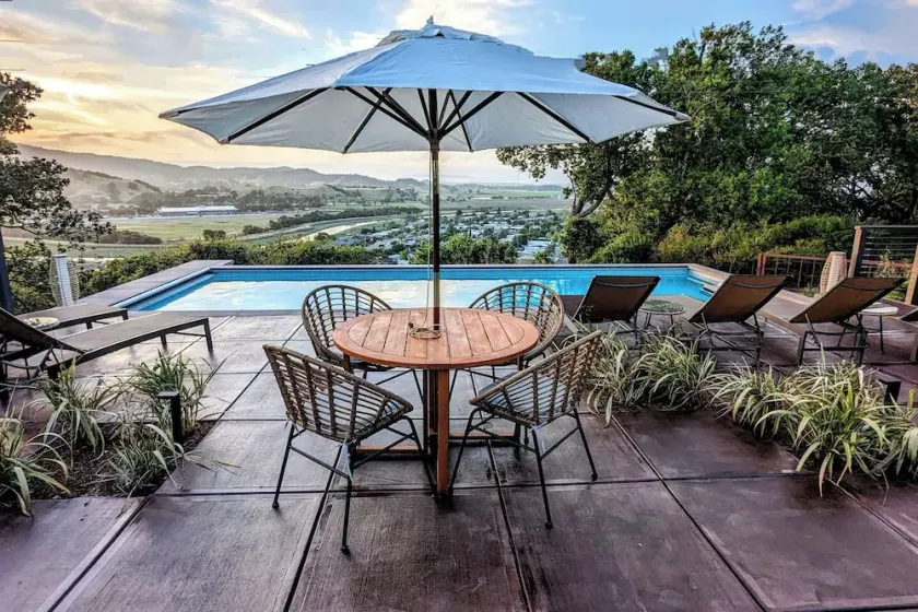 Mountaintop poolside suite, sauna, views! - Image 1
