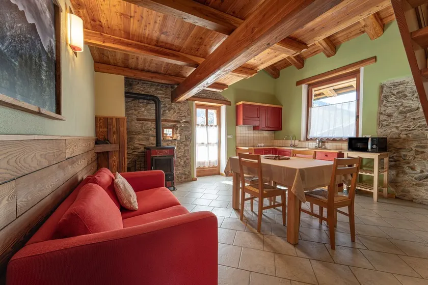 Chalet 'Civico 2' con vista sulle montagne, balcone e Wi-Fi - Image 1