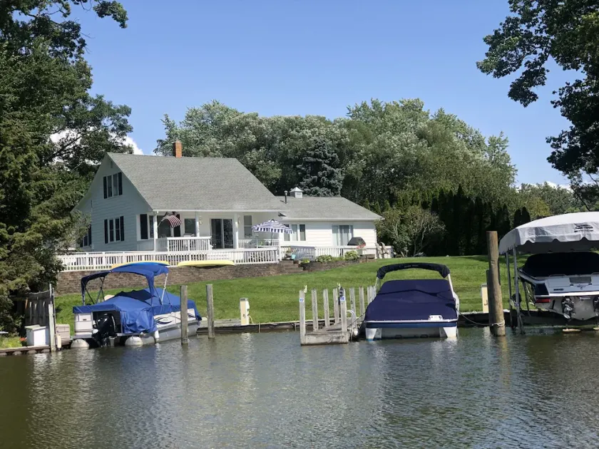 CHANNELSIDE COTTAGE! Amazing views of Muskegon Lake & 10 mts from Lake Michigan! - Image 1
