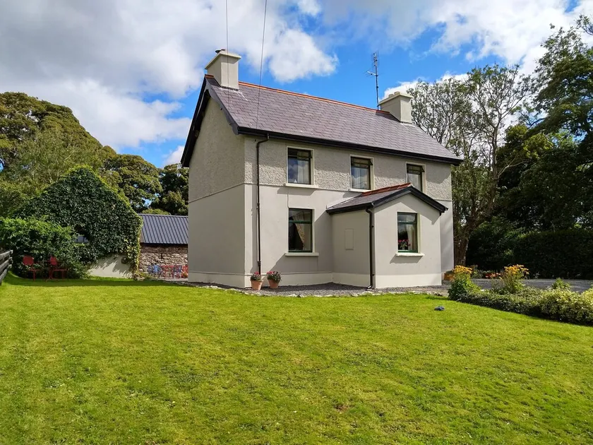 Traditional 19th century farmhouse cottage. - Image 1