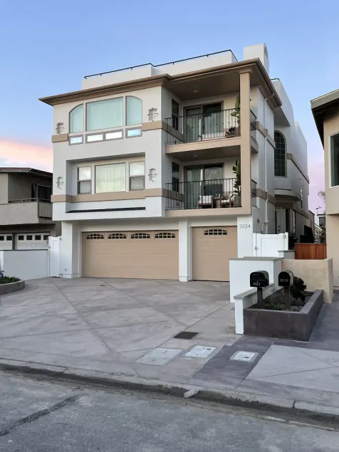 OCEAN VIEWS - Image 1