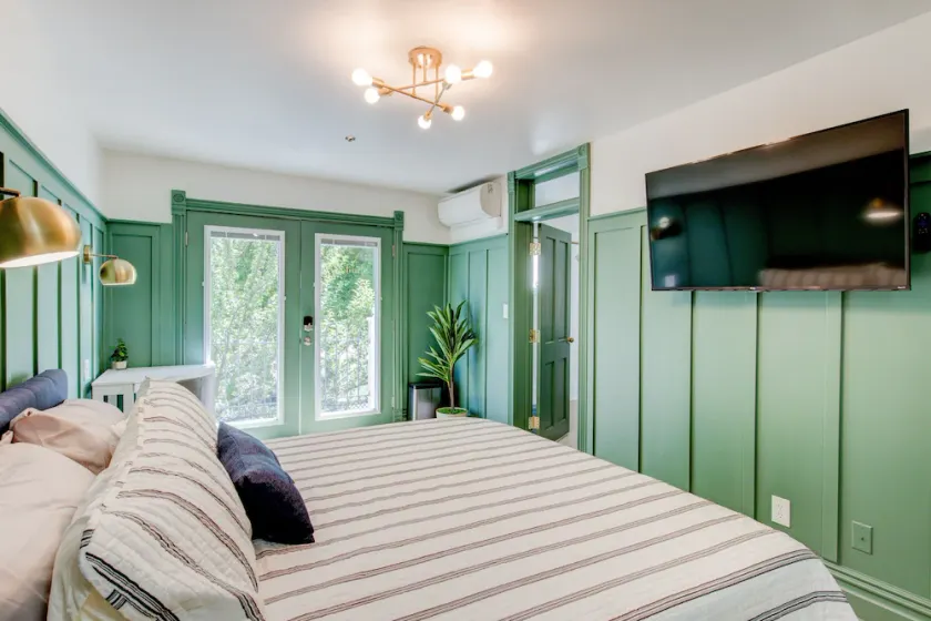 Suite 9 | Historic Art City Inn - Image 1