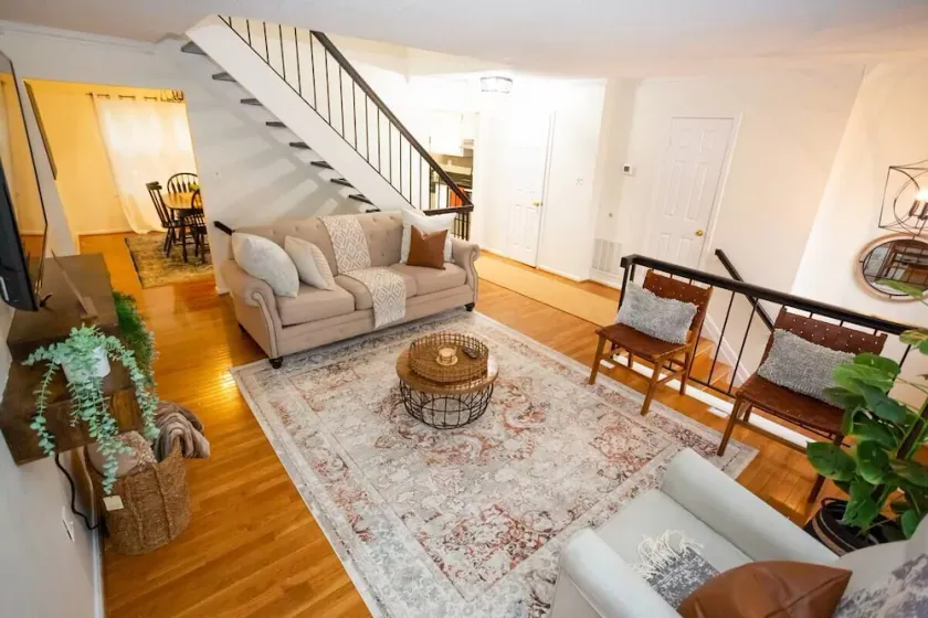 Central DC Metro Area Location, 3 bdrm 3.5 Bath home w/ KING bed, Deck, Parking - Image 1