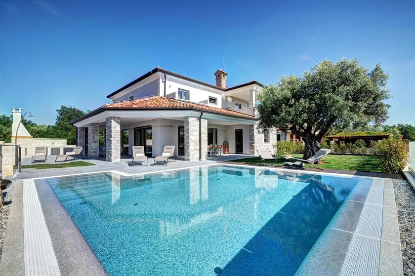 Villa Emotion with Pool - Image 1