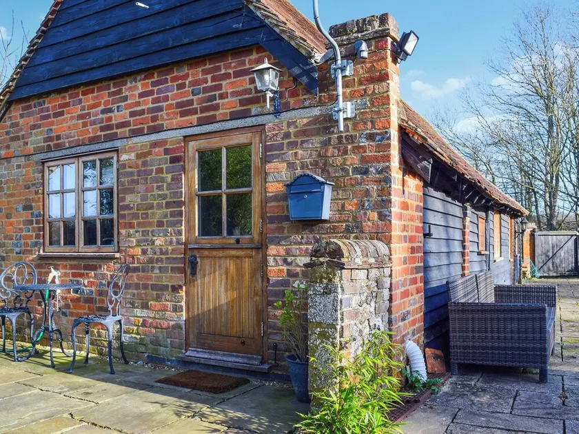 A lovely couples retreat in the heart of the Chilterns. - Image 1