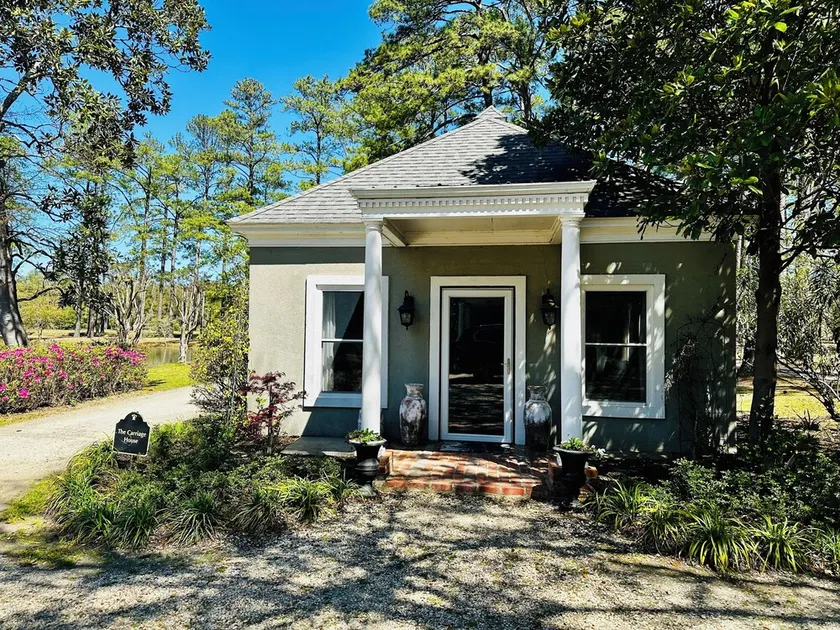 Charming one bedroom Carriage House a part of the Eden at Gracefield Event Venue - Image 1