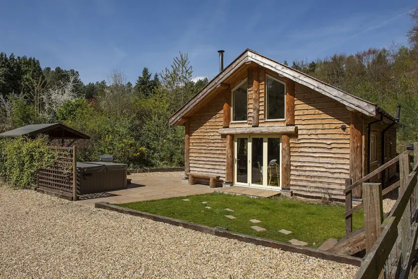 Secluded, rural retreat nestled in Sherwood Forest, with hot tub - Image 1