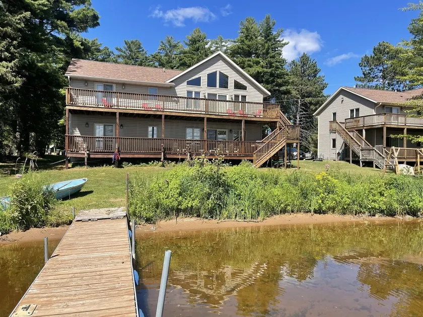 4 Bedroom, 2 Bath Upper and Lower Sleeps 14 - Image 1