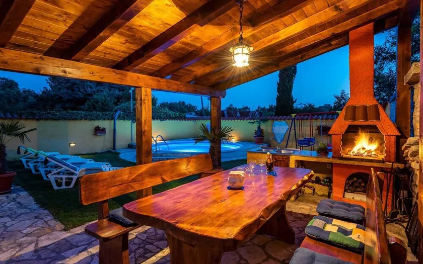 Ferienhaus mit Pool, Grillterrasse und Kinderschaukel - Image 1