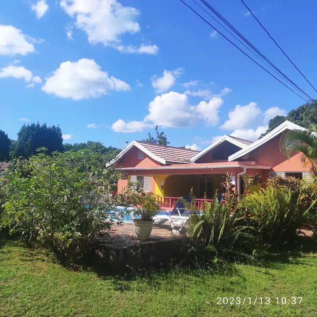 3 Bedroom villa with pool on private gated community - Image 1
