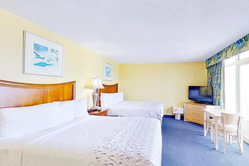 17th floor ocean view studio w/ central AC, shared pool, balcony, shared hot tub - Image 1