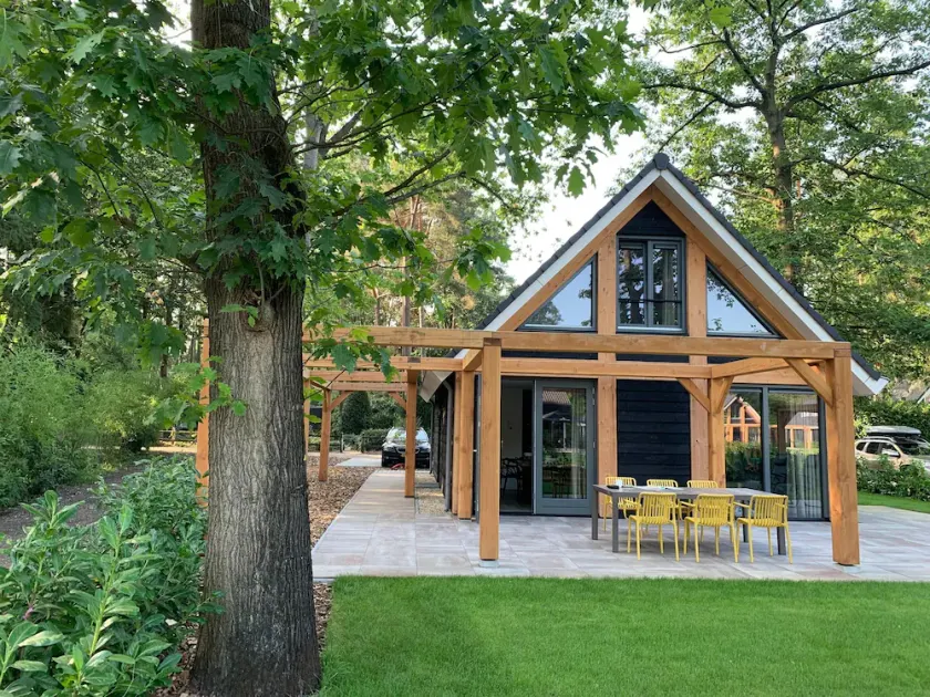 Holiday Home in Lochem near Forest Trails - Image 1