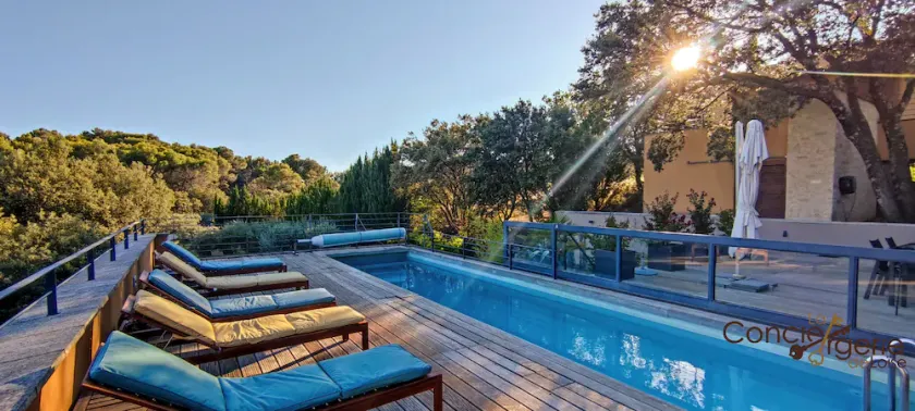 Contemporary villa in Le Barroux overlooking Mont Ventoux - Image 1