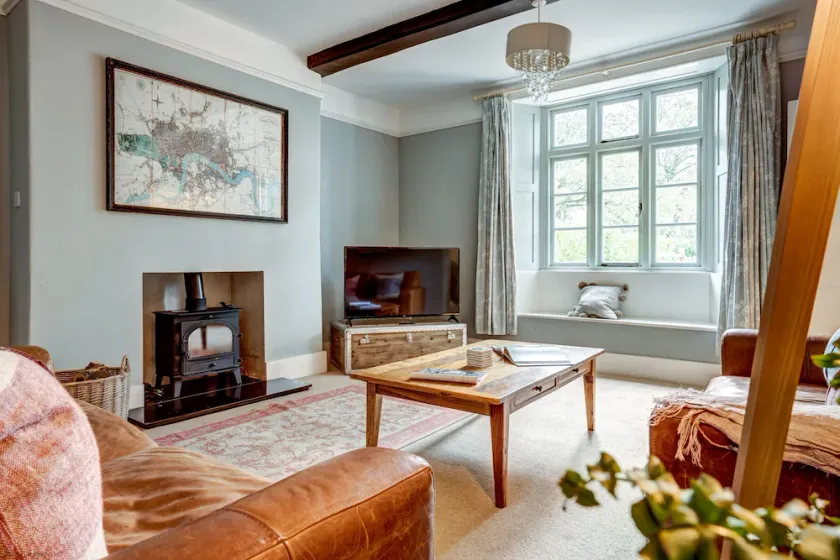 The Bladon Farmhouse | Oxfordshire Holiday Let | 2 Beds & Sleeps 5 - Image 1