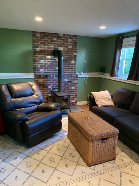 Spacious 1 Bedroom Apt - 3 min Walk to the Beach! - Image 1