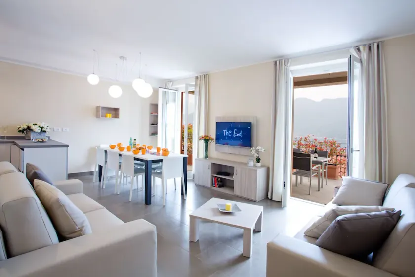 Luxuriöses und geräumiges Familienhaus für 8 Personen mit beneidenswertem Seeblick - Image 1