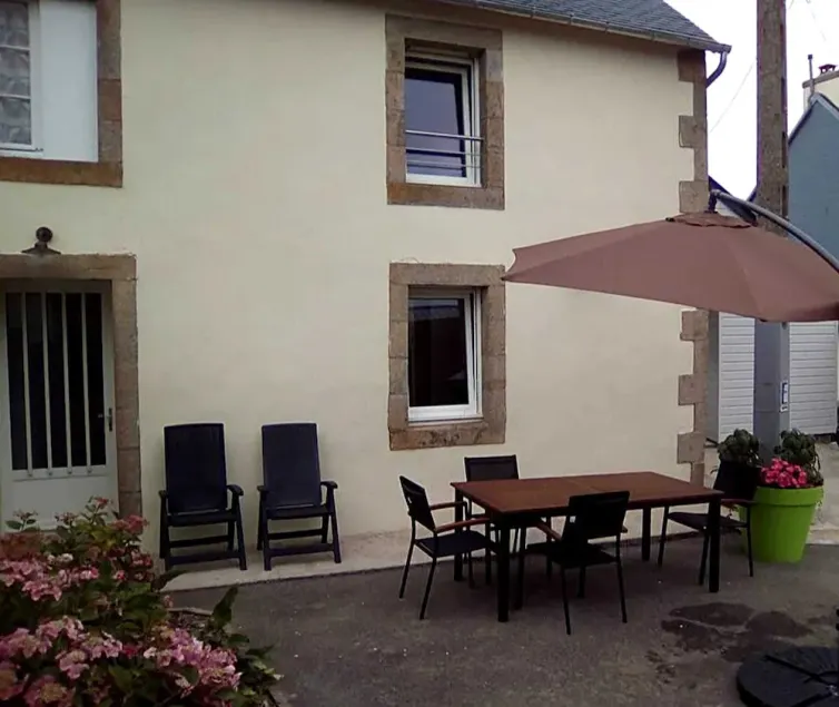 Homerez - Hus ved Cast - Image 1