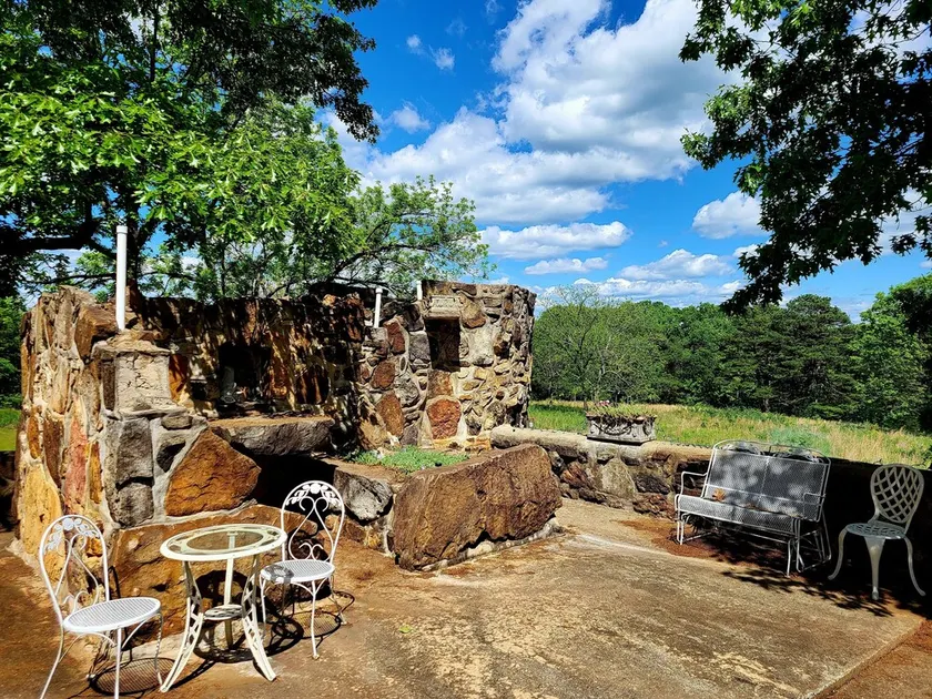 Exklusives Schloss, zentral gelegen von Branson bis zum wunderschönen Buffalo River! - Image 1