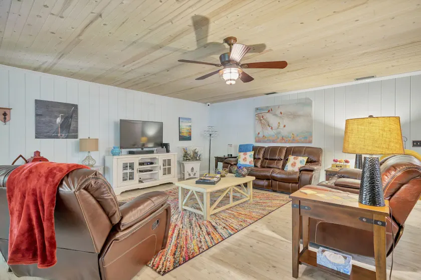 3 BR Stilt Home Woodsy Old Homosassa Kayaks included  River Access Small Boats - Image 1