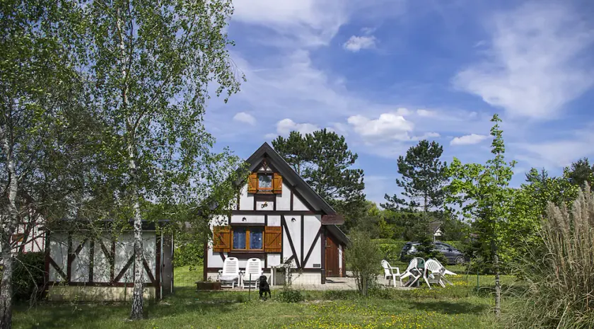 Chalet pool, fælles tennis, græsplæne, terrasse, grill, kæledyr tilladt - Image 1