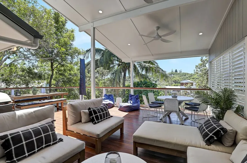 Three bedroom house easy walk to several beaches including dog beach, and... - Image 1