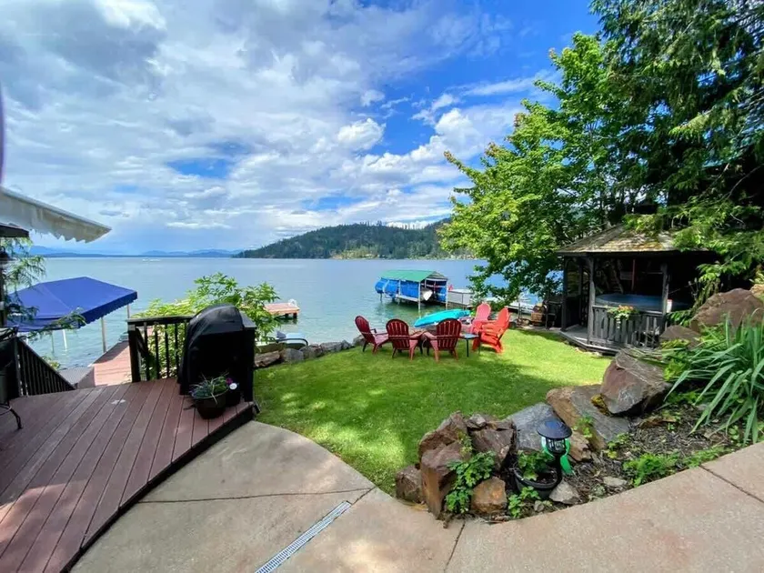Sagle Waterfront House! - Image 1