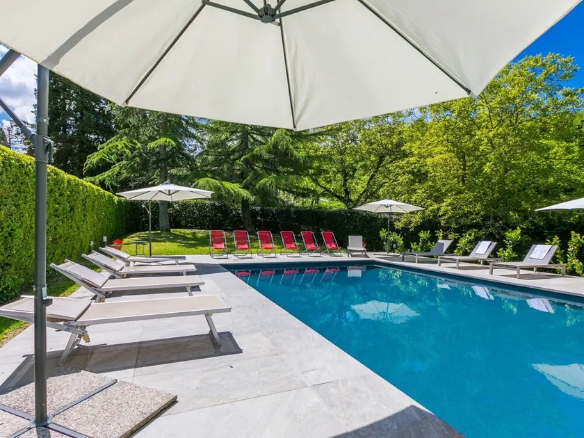Smuk lejlighed i villa for 20 personer med WIFI, privat pool, TV, terrasse og kæledyr tilladt - Image 1