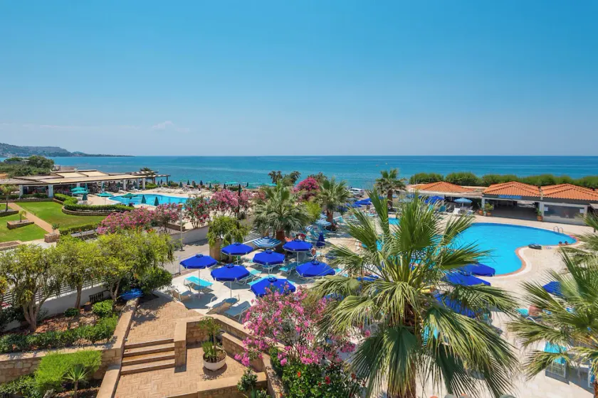 Elvita beach hotel - Image 1