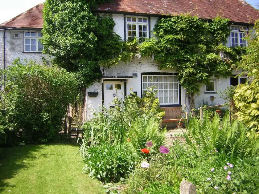 Spacious & Comfortable Cottage-type Accommodation in heart of Cowbeech village - Image 1