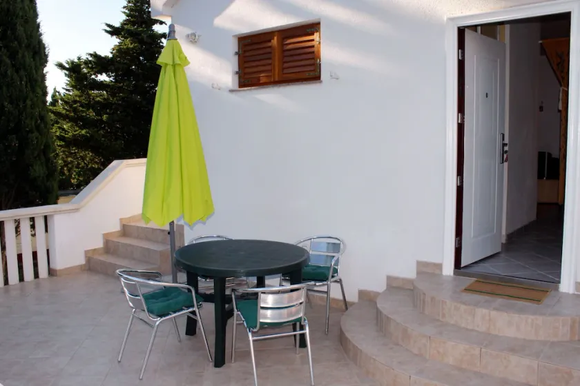 Garçonnière avec la terrasse Sabunike, Zadar (AS-5745-a) - Image 1